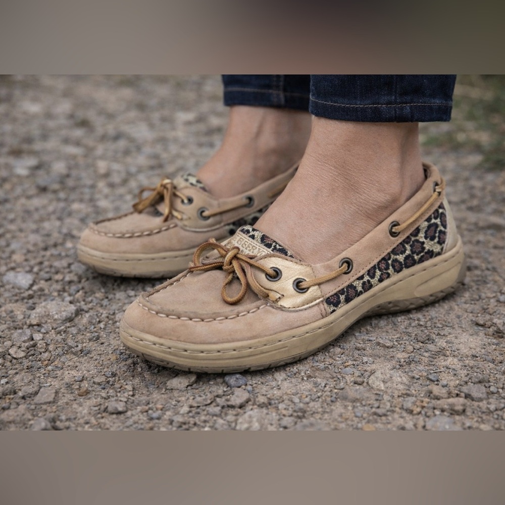 Women's Tan and Gold Boat Shoes size 5.5 fit like women’s 7 Angelfish Sperry